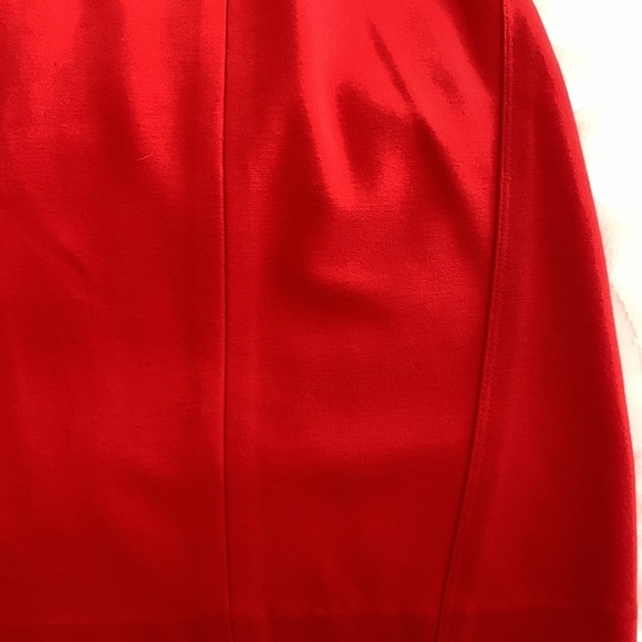 Ann Taylor Red Pencil Skirt w/Side Darting, Zipper Closure. 3% Spandex Size 12P - Picture 10 of 11